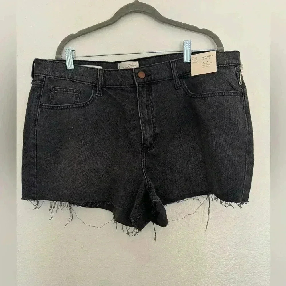 ⚡️NWT Universal Thread Boyfriend Shorts - Picture 1 of 3